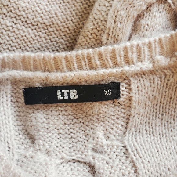 Gorgeous sweater - Picture 3 of 3